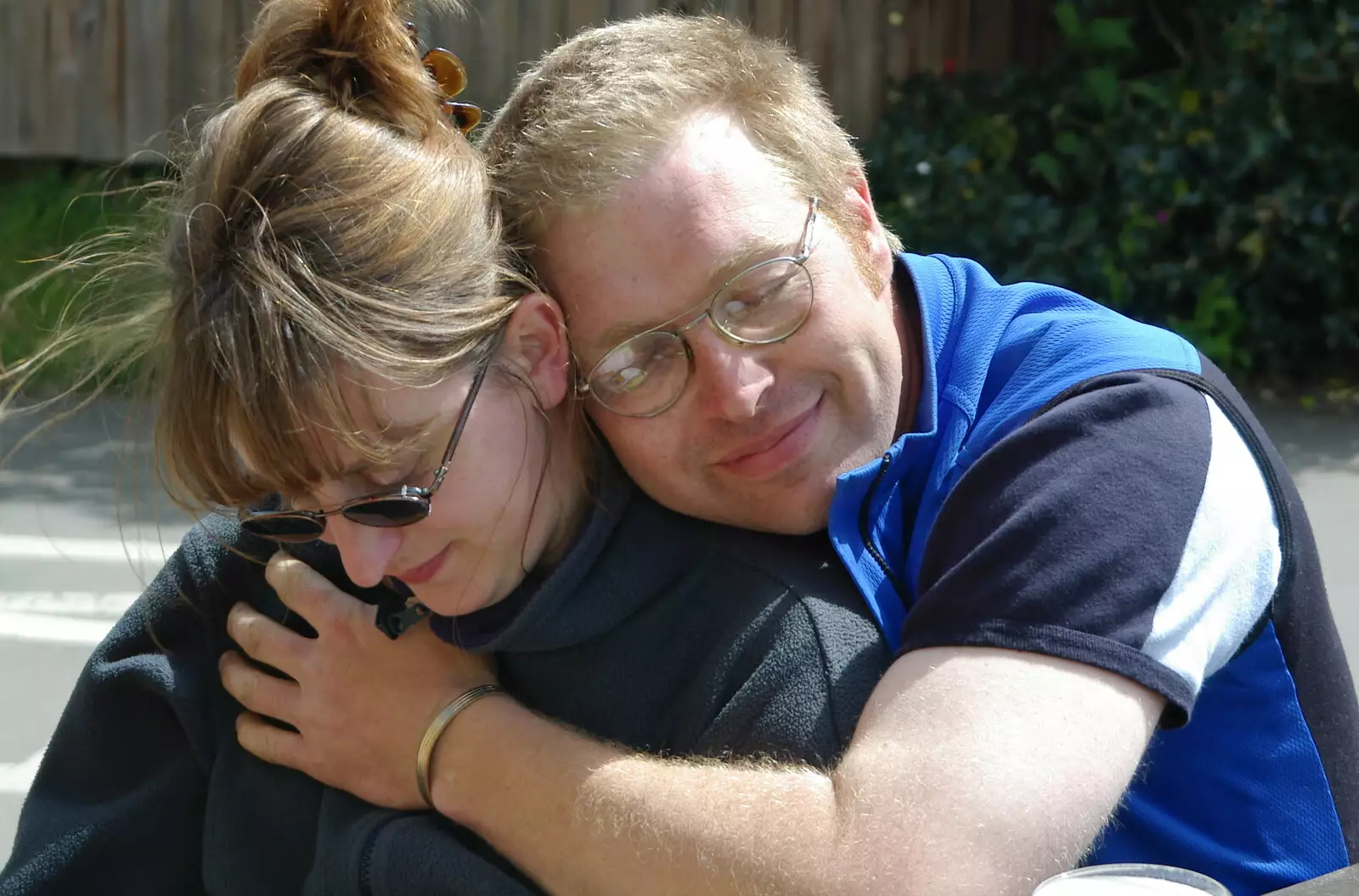 Suey and Marc share a cuddly moment, from The BSCC Weekend Trip to Rutland Water, Empingham, Rutland - 14th May 2005