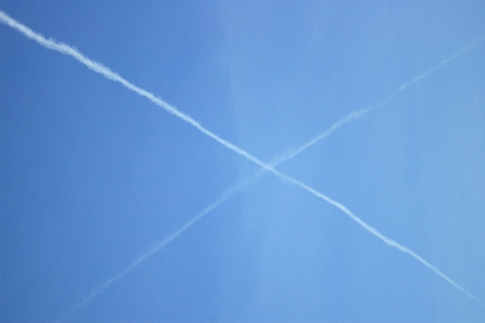 Two contrails cross like the flag of St. Andrew from BSCC Bike Rides and Fun With Diffraction Gratings, Gissing and Diss - 26th May 2005