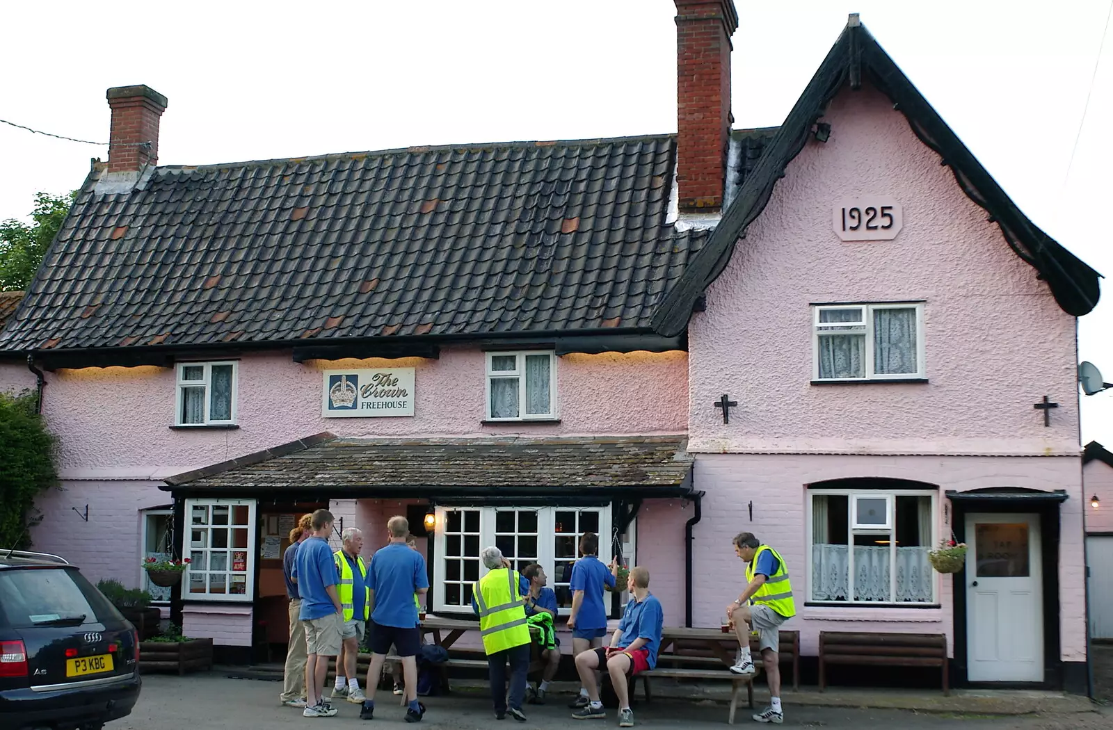 The Gissing Crown, from BSCC Bike Rides and Fun With Diffraction Gratings, Gissing and Diss - 26th May 2005