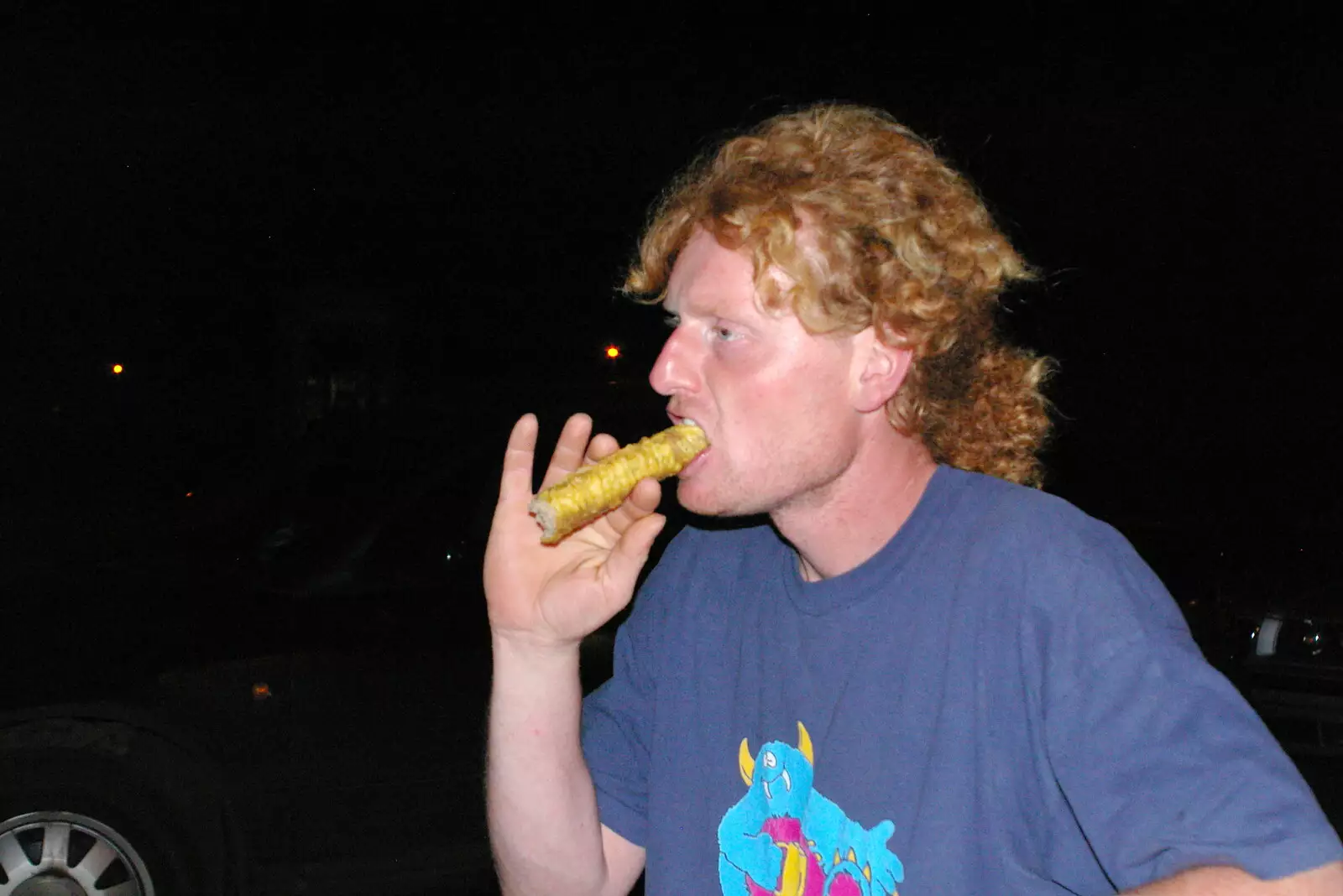 Wavy eats a big battered sausage, from BSCC Bike Rides and Fun With Diffraction Gratings, Gissing and Diss - 26th May 2005