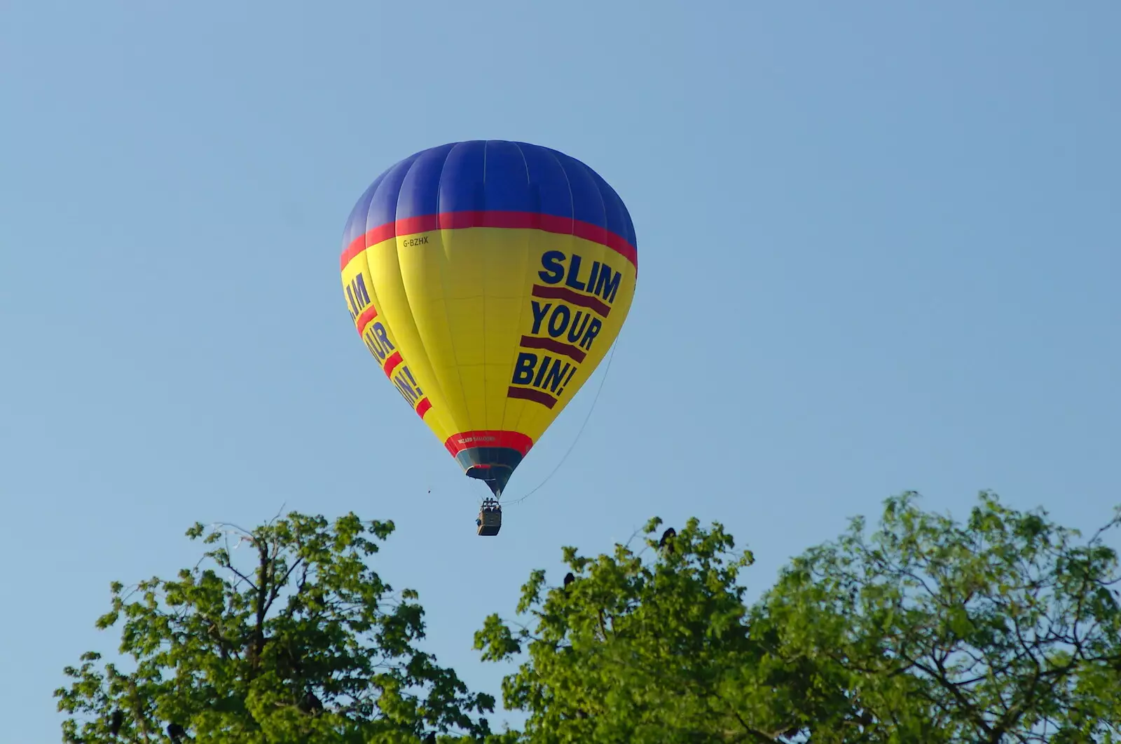 The 'slim your bin' balloon takes off, from BSCC Bike Rides and Fun With Diffraction Gratings, Gissing and Diss - 26th May 2005