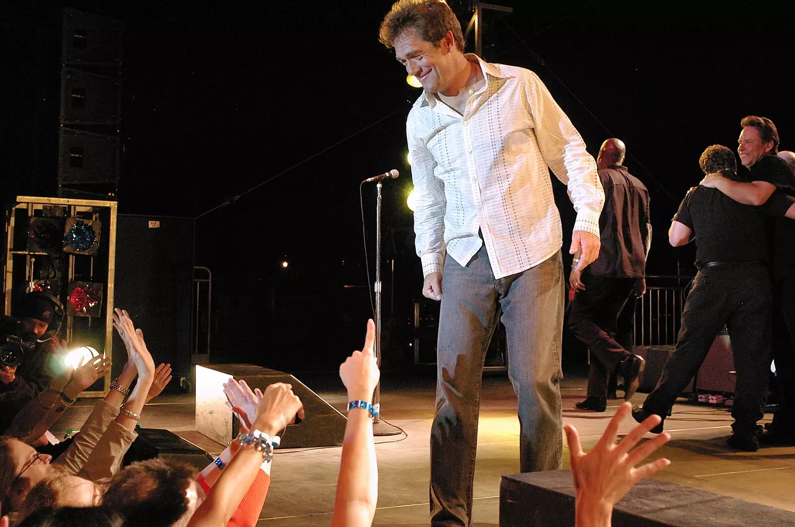 Huey says hello to the crowds, from BREW Fest and Huey Lewis and the News, Balboa Park, San Diego, California - 2nd June 2005