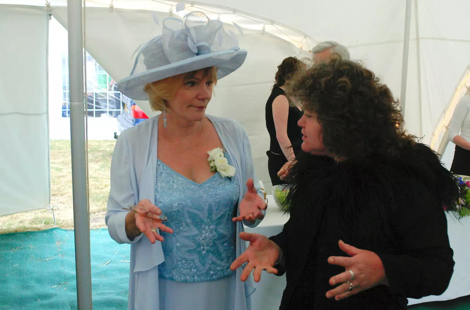 Jo talks to a wedding parent, from The BBs do a Wedding Gig at Syleham, Suffolk - 25th June 2005