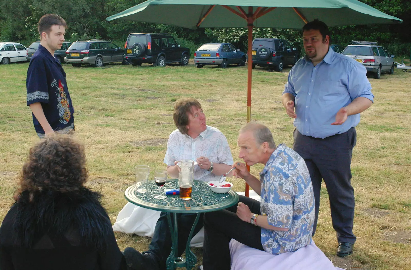 Some dude tells us something, from The BBs do a Wedding Gig at Syleham, Suffolk - 25th June 2005