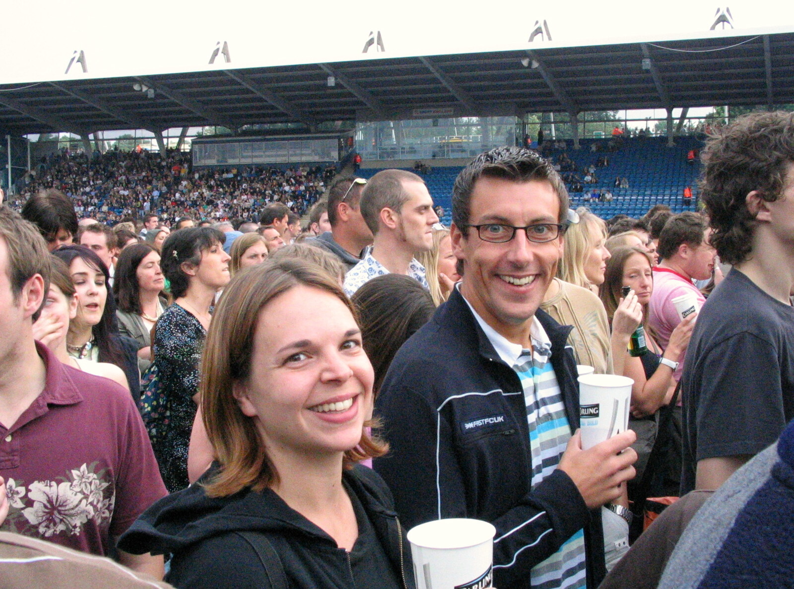 Jen and Simon in the crowd from Coldplay Live at Crystal Palace, Diss Publishing and Molluscs, Diss and London - 28th June 2005