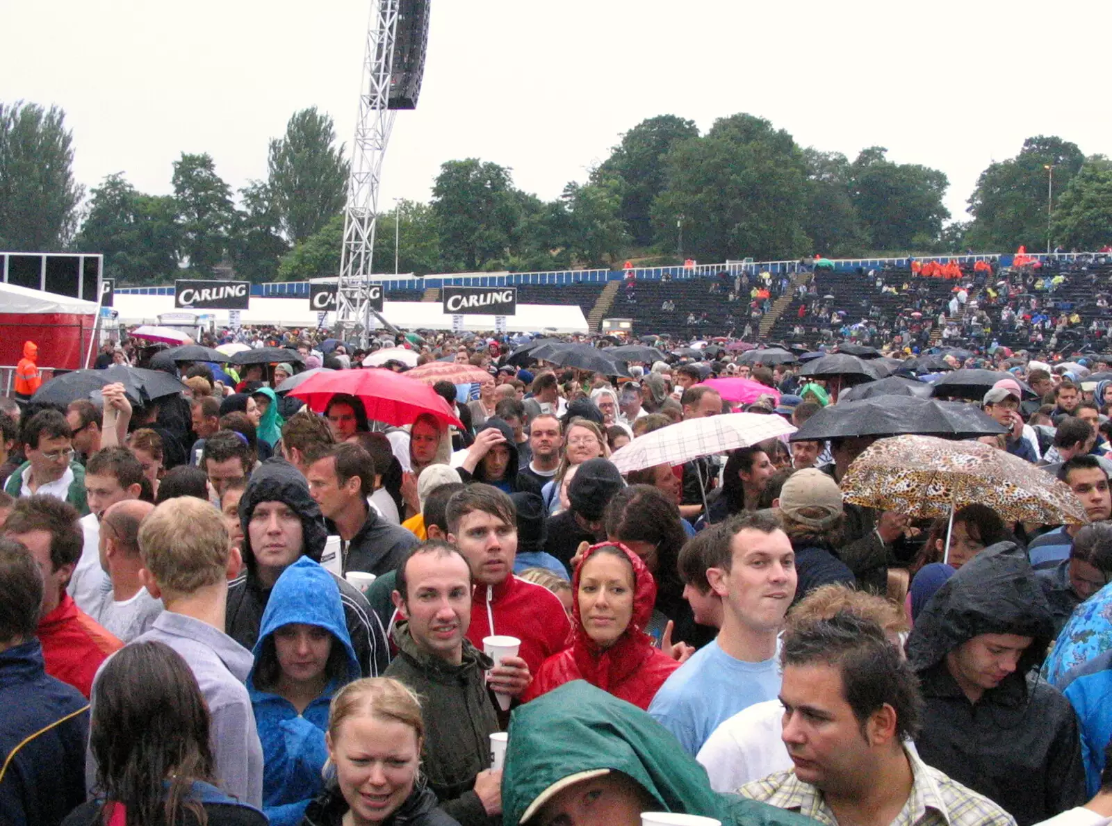 The crowd deals with several deluges, from Coldplay Live at Crystal Palace, Diss Publishing and Molluscs, Diss and London - 28th June 2005