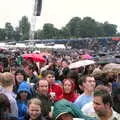 The crowd deals with several deluges, Coldplay Live at Crystal Palace, Diss Publishing and Molluscs, Diss and London - 28th June 2005