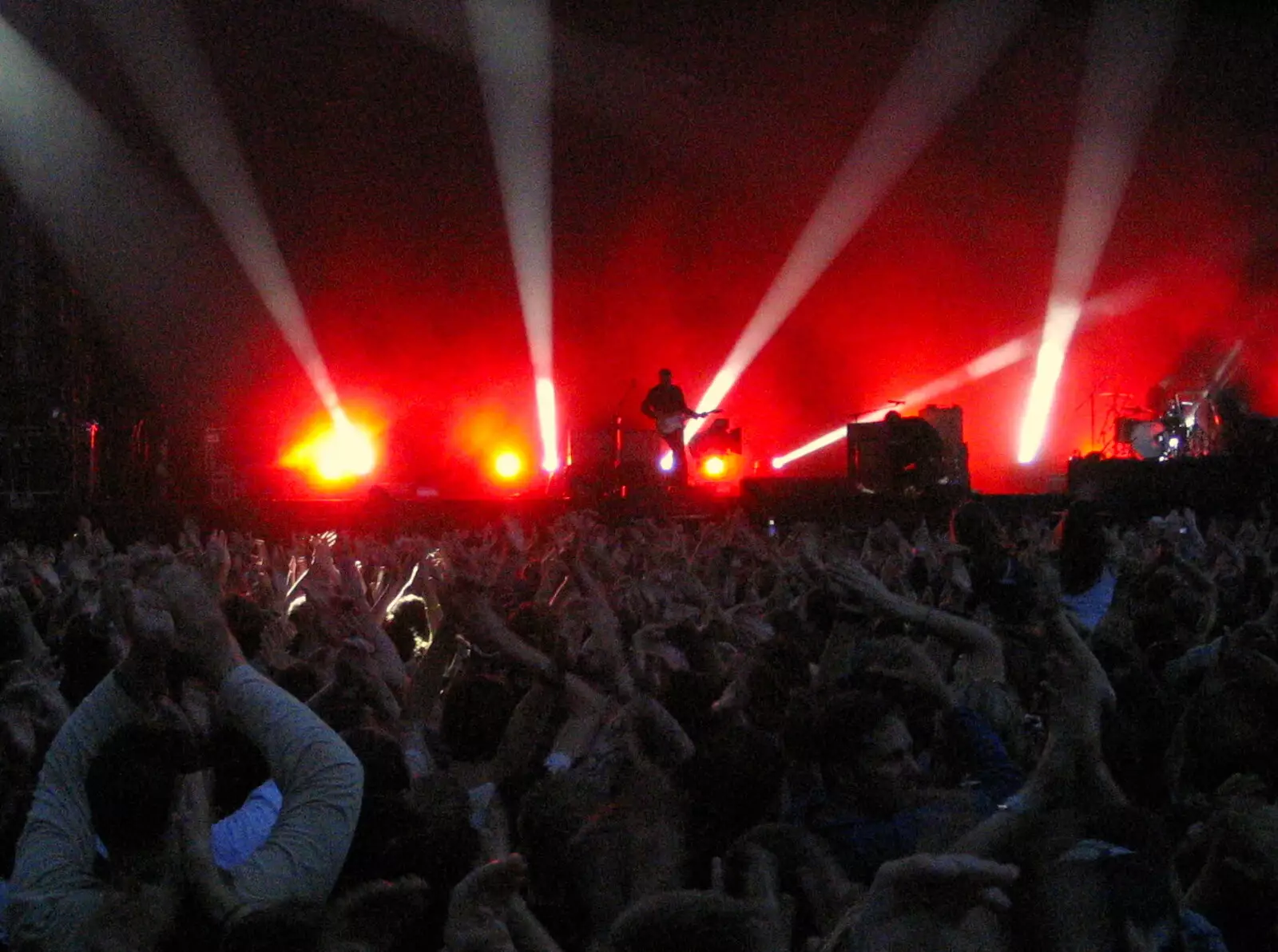 It's like wartime searchlights, from Coldplay Live at Crystal Palace, Diss Publishing and Molluscs, Diss and London - 28th June 2005