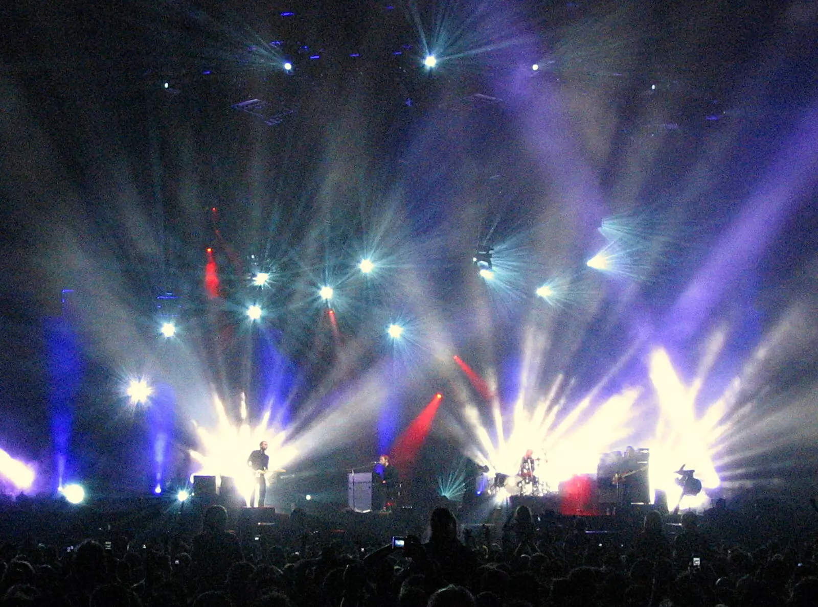 An impressive light show, from Coldplay Live at Crystal Palace, Diss Publishing and Molluscs, Diss and London - 28th June 2005