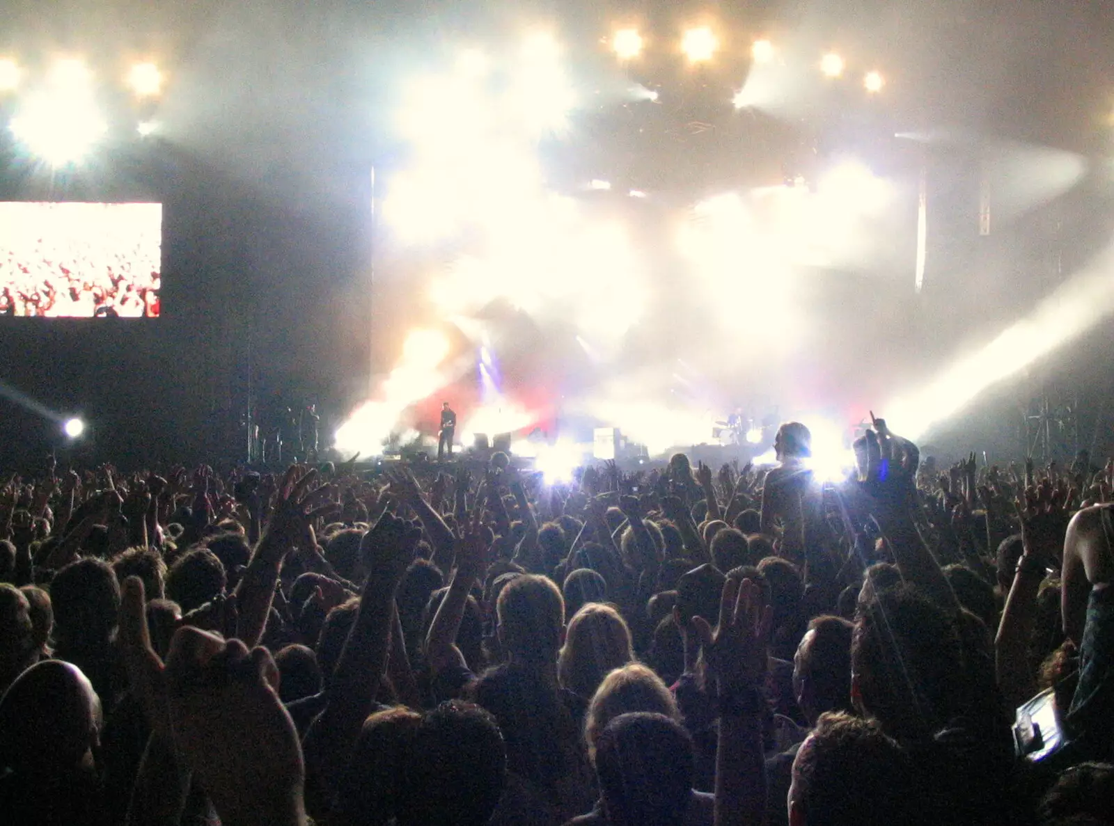 The stage explodes with light, from Coldplay Live at Crystal Palace, Diss Publishing and Molluscs, Diss and London - 28th June 2005