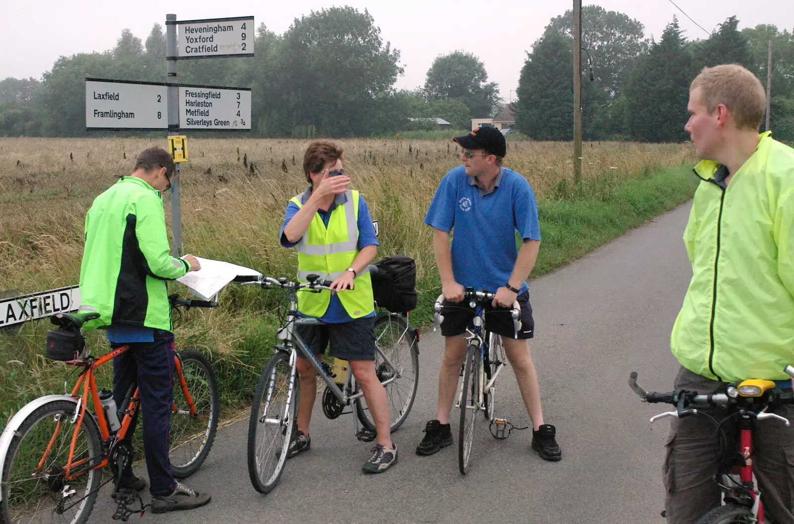 There's a stop to check we're going the right way, from The BSCC Charity Bike Ride, Walberswick, Suffolk - 9th July 2005