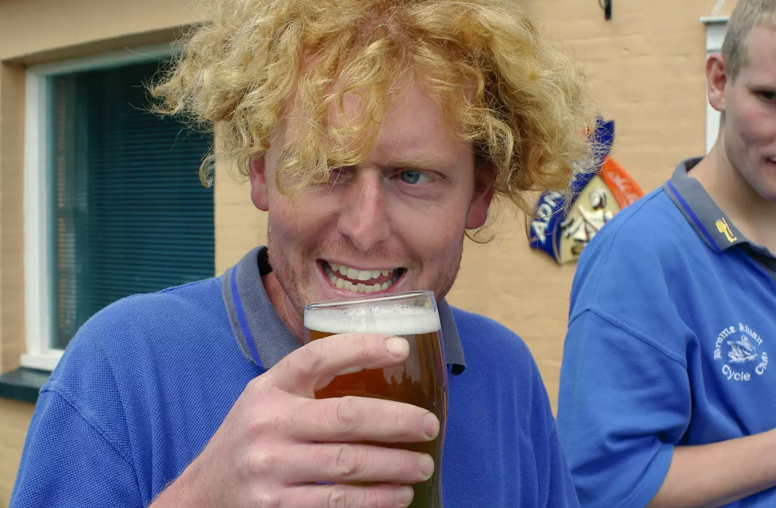 Wavy catches up on beer, from The BSCC Charity Bike Ride, Walberswick, Suffolk - 9th July 2005