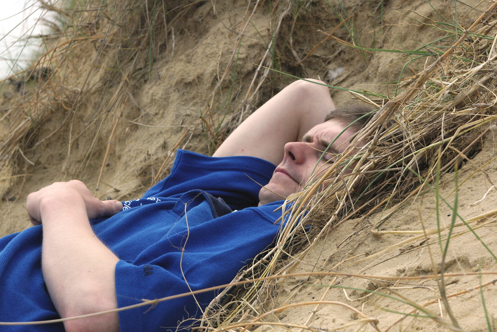 Ninja M sleeps in the dunes from The BSCC Charity Bike Ride, Walberswick, Suffolk - 9th July 2005