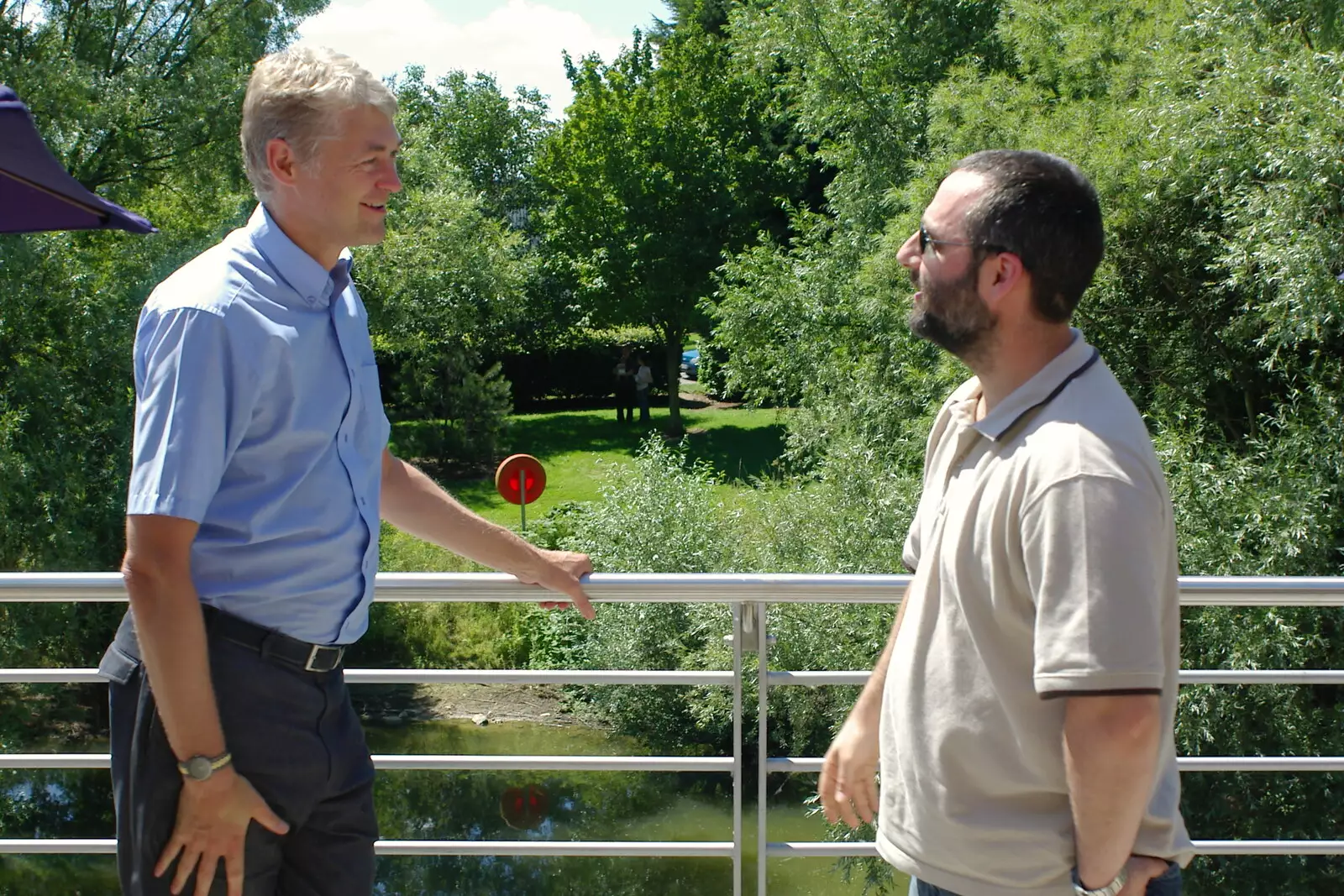 Steve talks to Craig, from Steve Ives' Leaving Lunch, Science Park, Cambridge - 11th July 2005