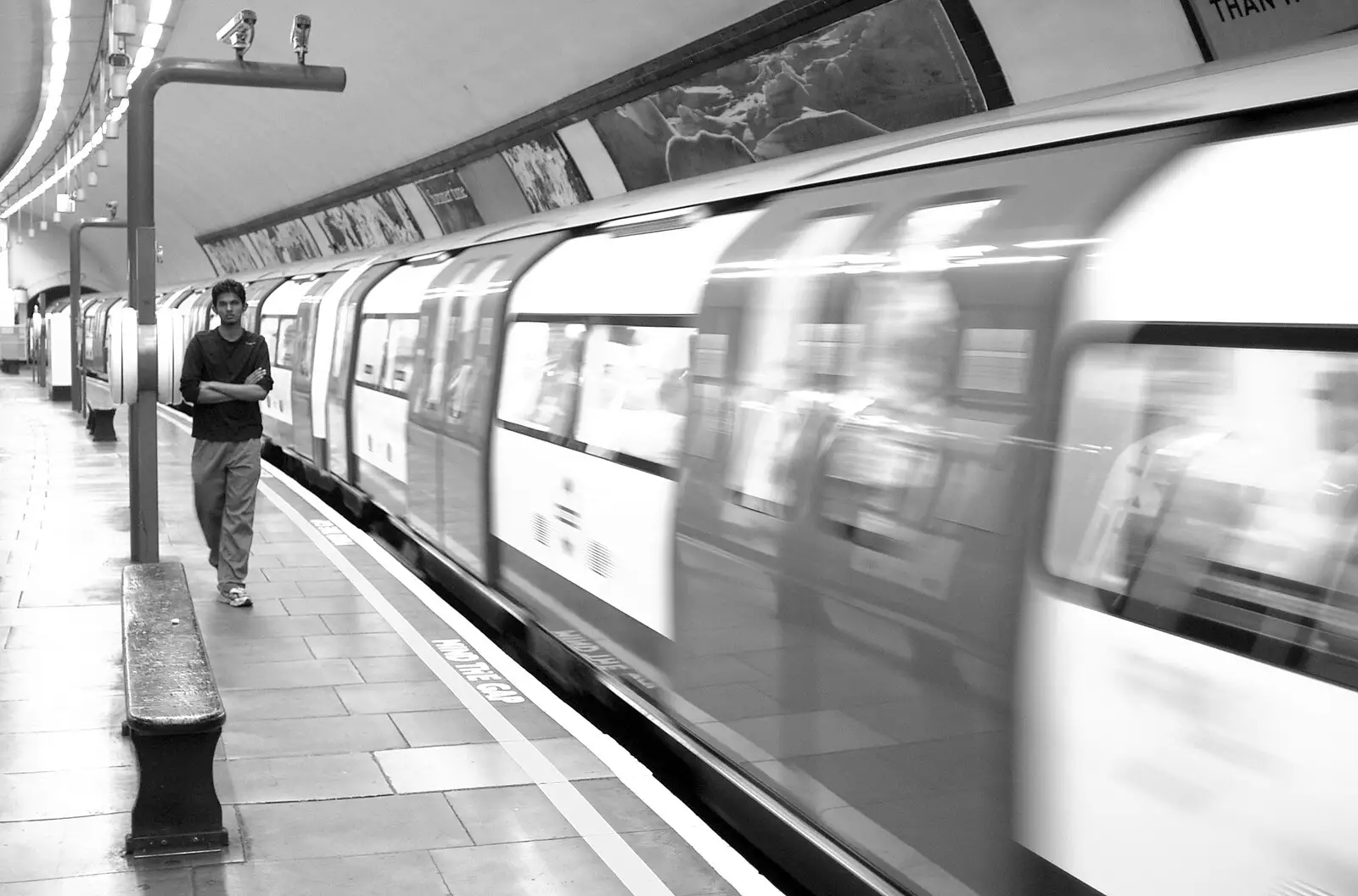 The train comes in, from Borough Market and North Clapham Tapas, London - 23rd July 2005