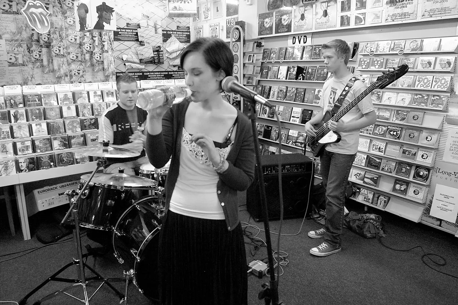 Time for a slurp of water, from Richard Panton's Van and Alex Hill at Revolution Records, Diss and Cambridge - 29th July 2005