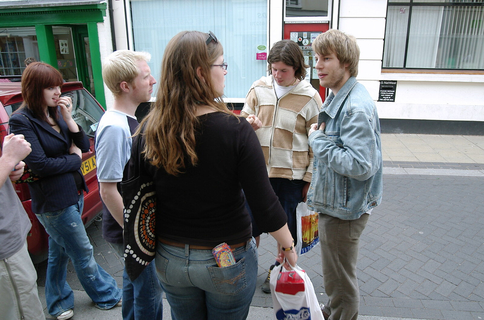 Stef, Paz and Tom hang around outside from Richard Panton's Van and Alex Hill at Revolution Records, Diss and Cambridge - 29th July 2005