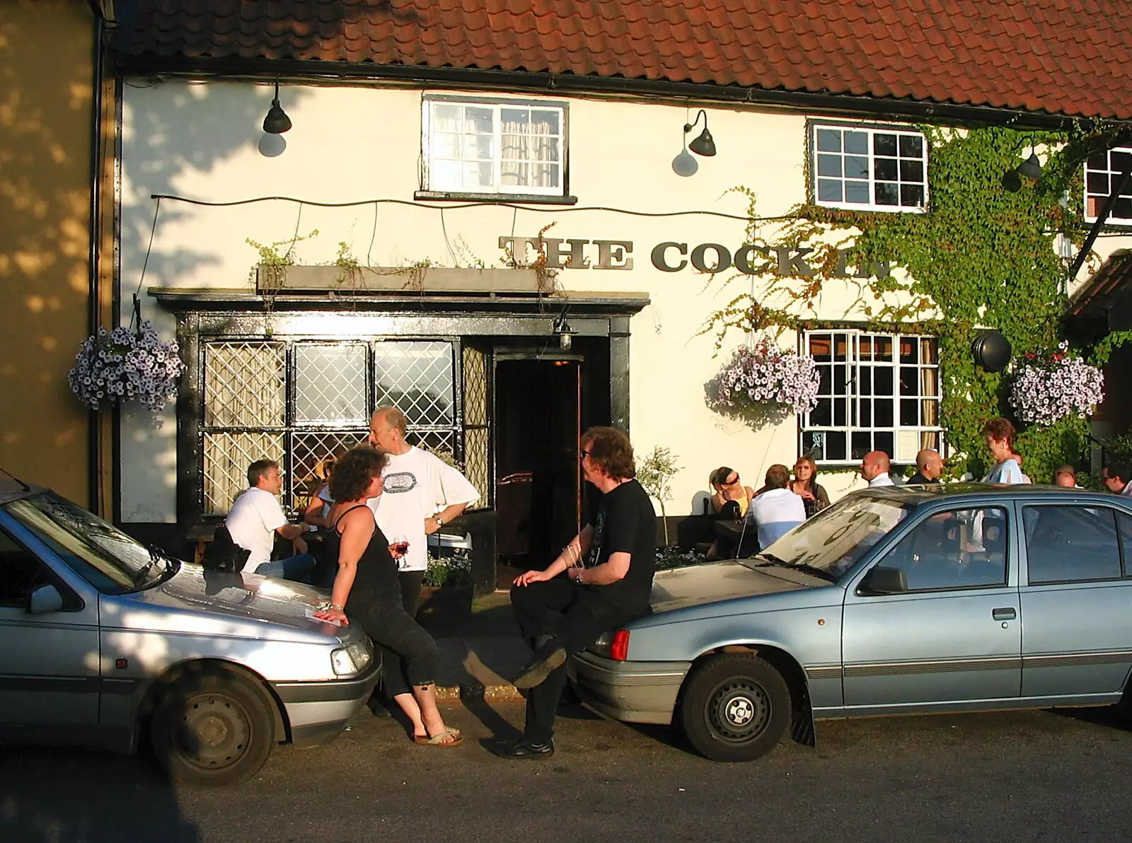 The band sits on car bonnets, from The BBS, and the Big Skies of East Anglia, Diss and Hunston, Norfolk and Suffolk - 6th August 2005