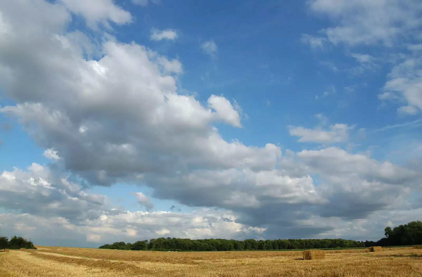 Stubble-field and big sky near Hunston, Suffolk, from The BBS, and the Big Skies of East Anglia, Diss and Hunston, Norfolk and Suffolk - 6th August 2005