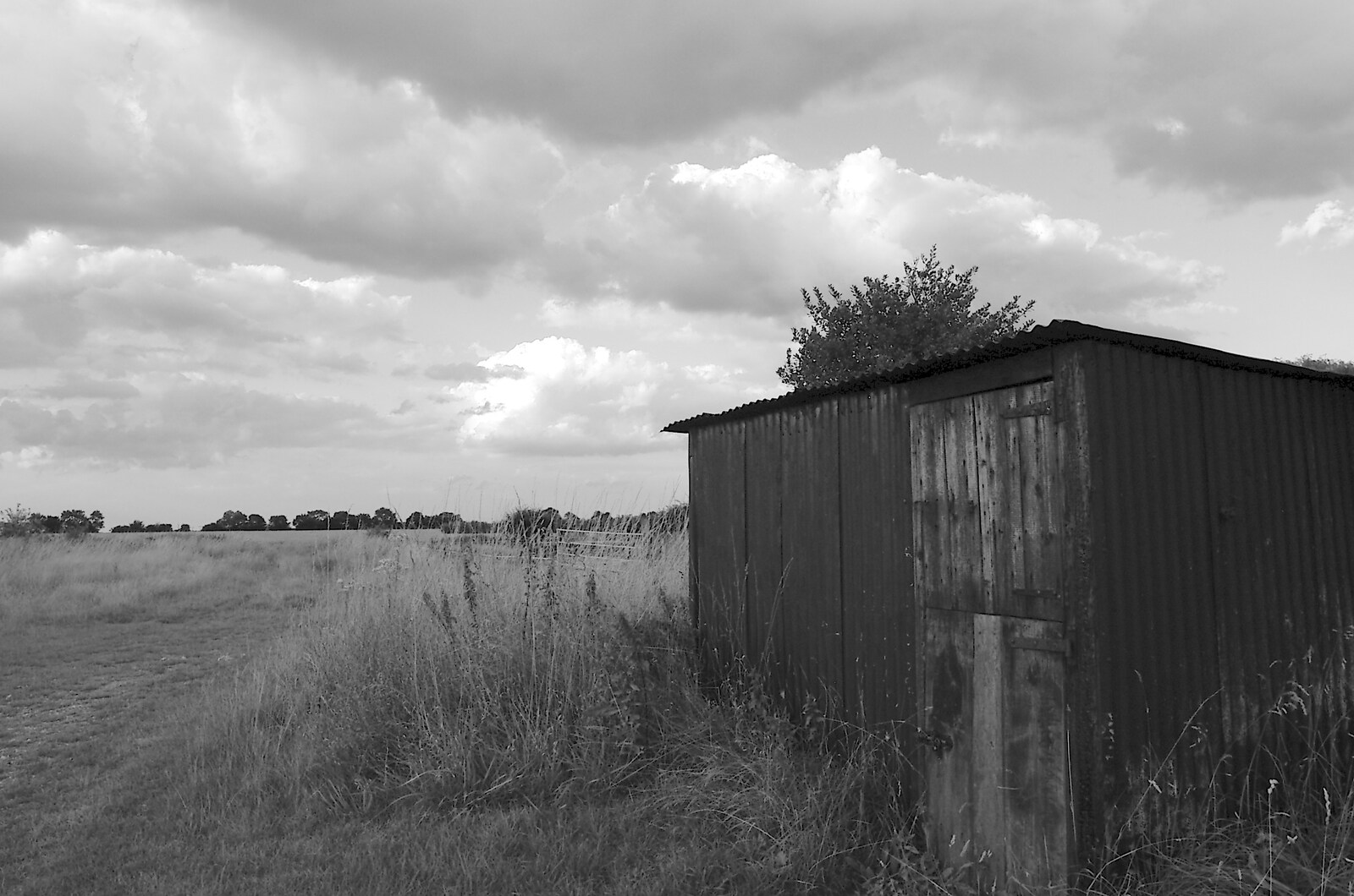 An old shed from The BBS, and the Big Skies of East Anglia, Diss and Hunston, Norfolk and Suffolk - 6th August 2005