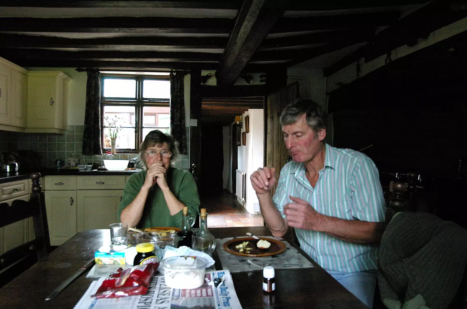 A spot of lunch, from The BBS, and the Big Skies of East Anglia, Diss and Hunston, Norfolk and Suffolk - 6th August 2005