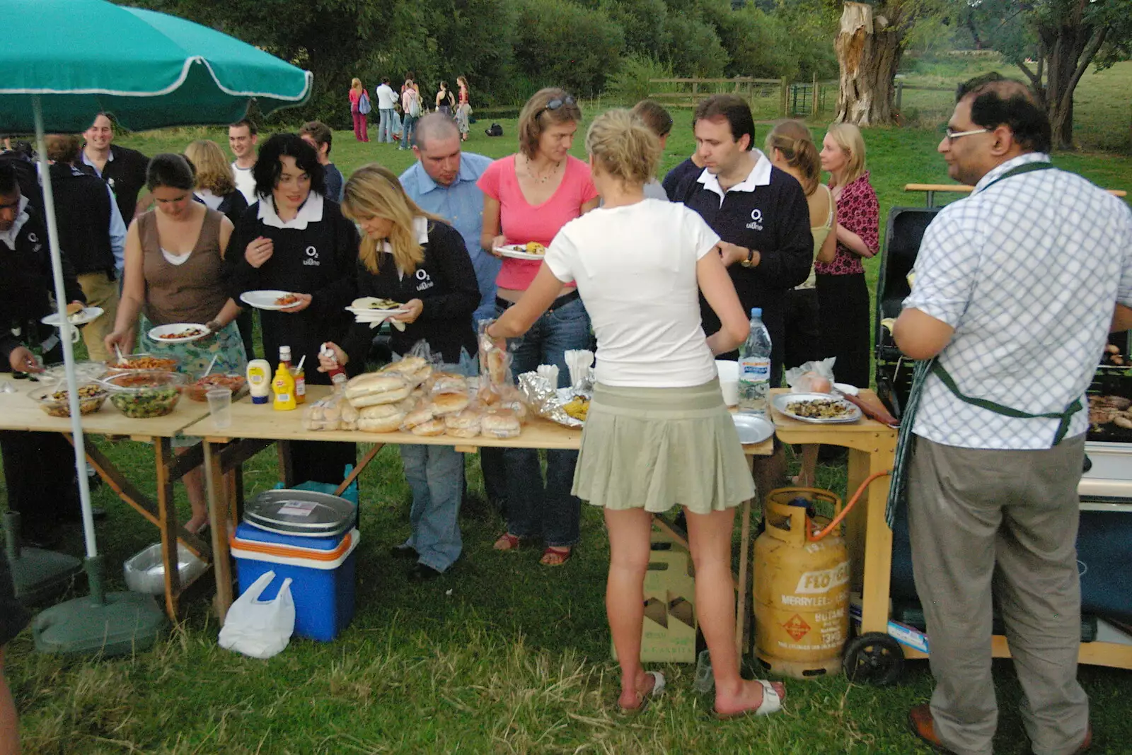 Food is served, from Qualcomm goes Punting on the Cam, Grantchester Meadows, Cambridge - 18th August 2005