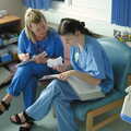 Life on the Neonatal Ward, Dairy Farm and Thrandeston Chapel, Suffolk - 26th August 2005, The nurses discuss progress