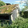 A derelict roof on Valley Farm, Life on the Neonatal Ward, Dairy Farm and Thrandeston Chapel, Suffolk - 26th August 2005