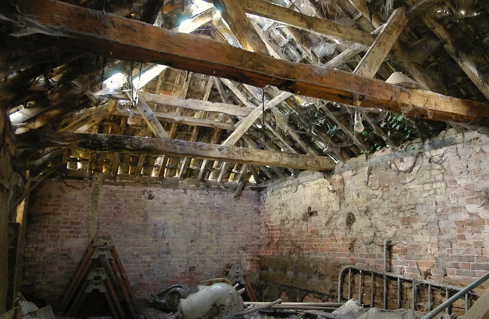 The old cow shed at Dairy Farm, from Life on the Neonatal Ward, Dairy Farm and Thrandeston Chapel, Suffolk - 26th August 2005