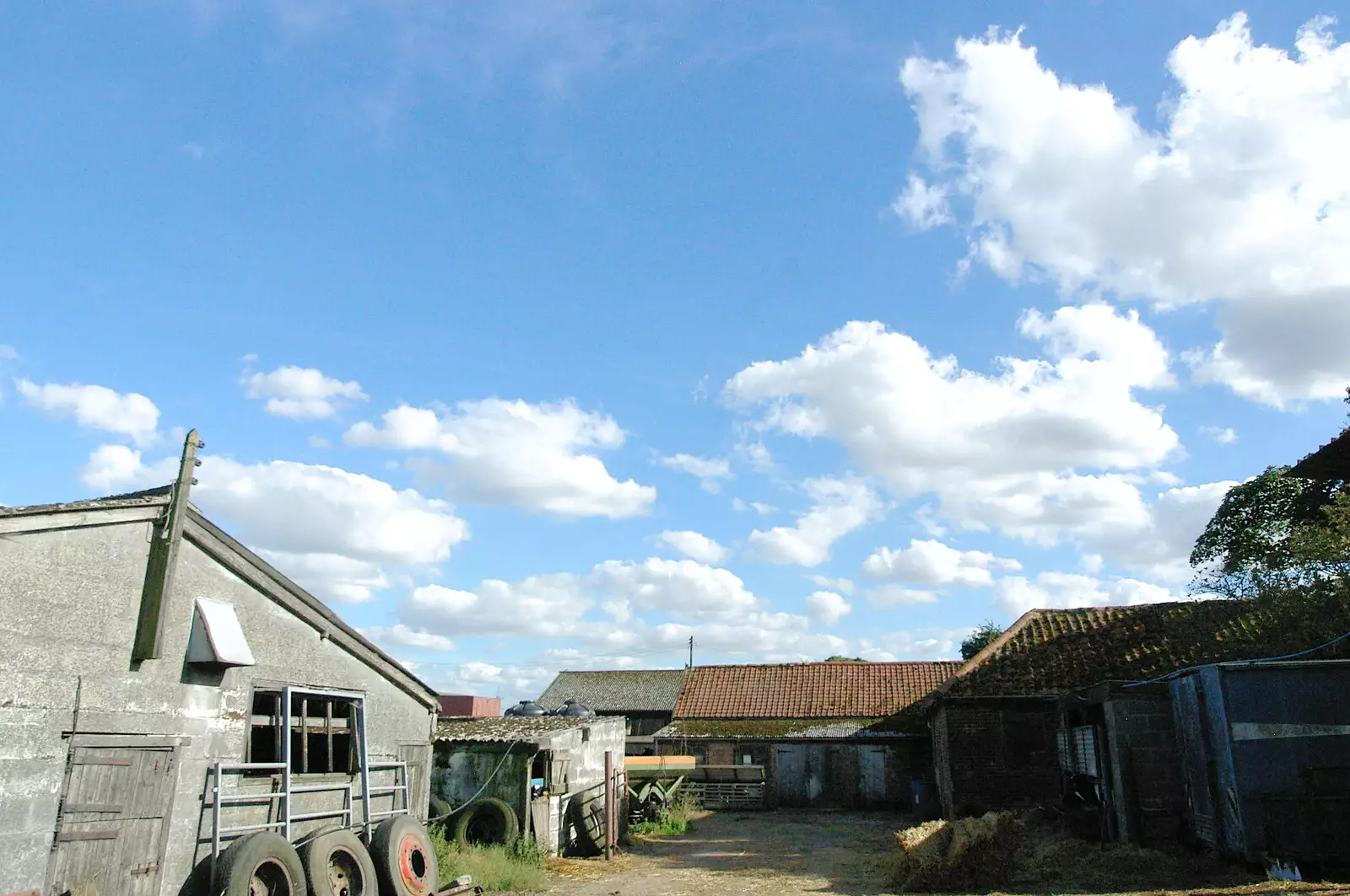 Dairy Farm, from Life on the Neonatal Ward, Dairy Farm and Thrandeston Chapel, Suffolk - 26th August 2005