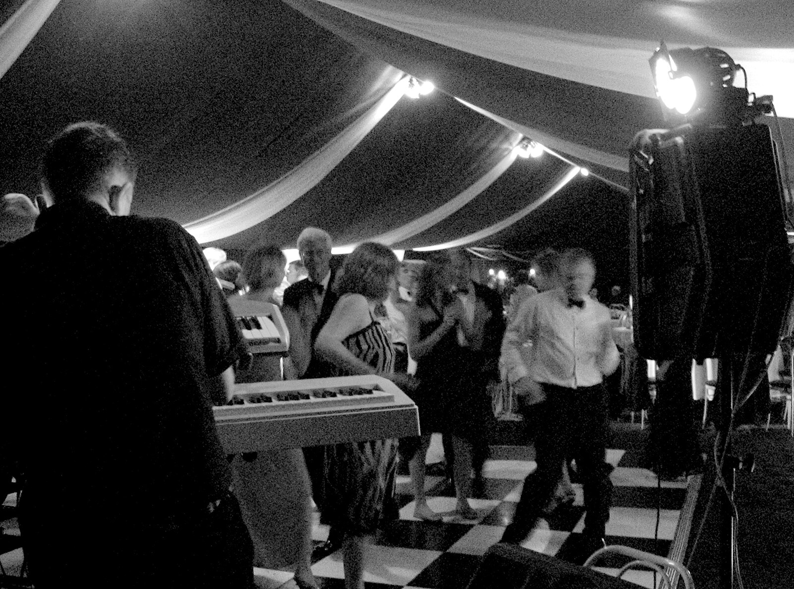 Nosher and some keyboard action from The BBs Play Bressingham, Norfolk - 3rd September 2005