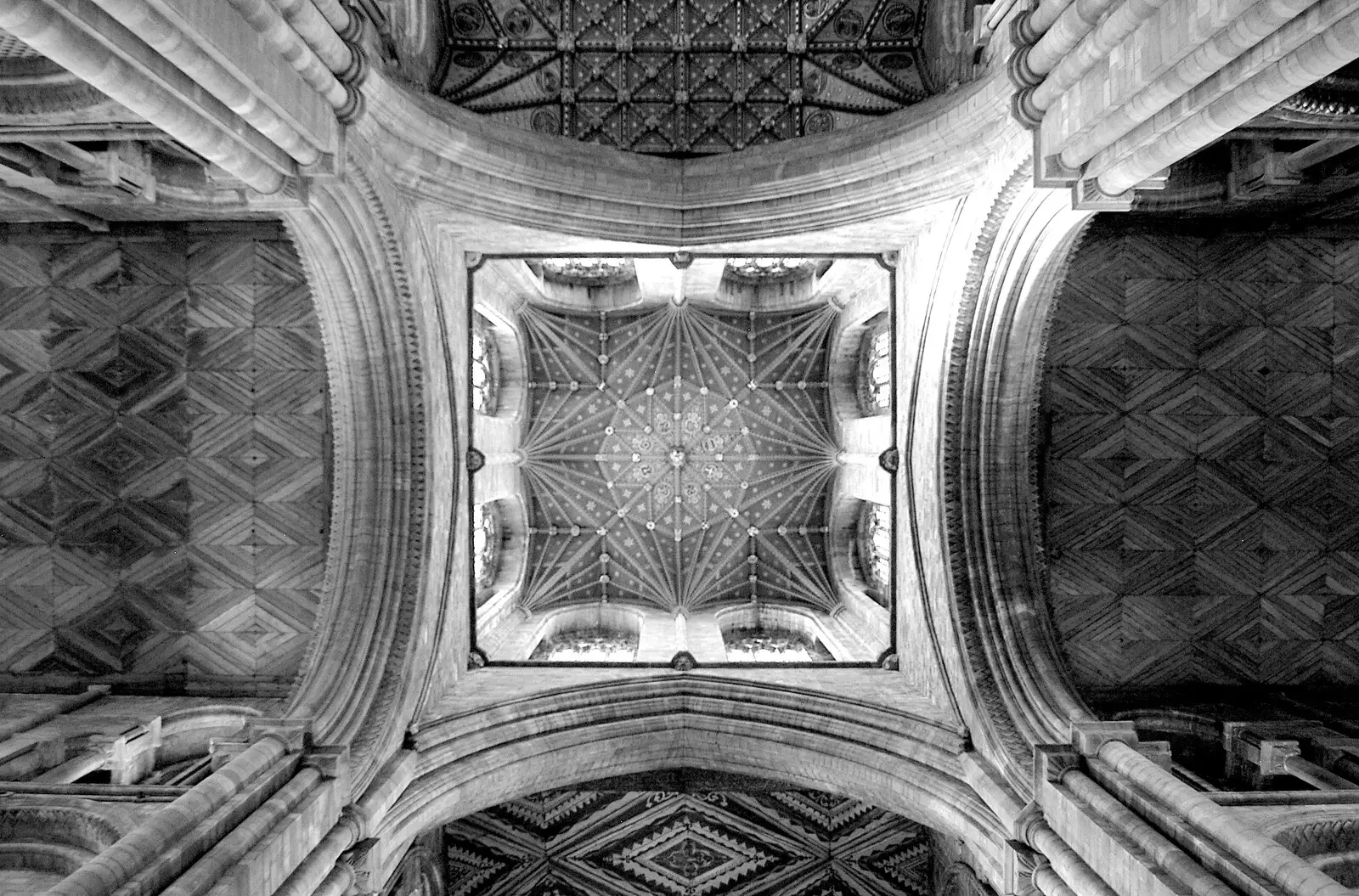 Looking straight up at the central tower, from Peterborough Cathedral, Cambridgeshire - 7th September 2005