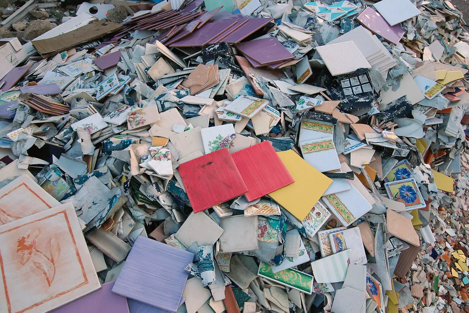 More tiles, close up, look like books, from Dead Transport Artefacts: Abandoned Petrol Station and Little Chef, Kentford, Suffolk - 8th September 2005