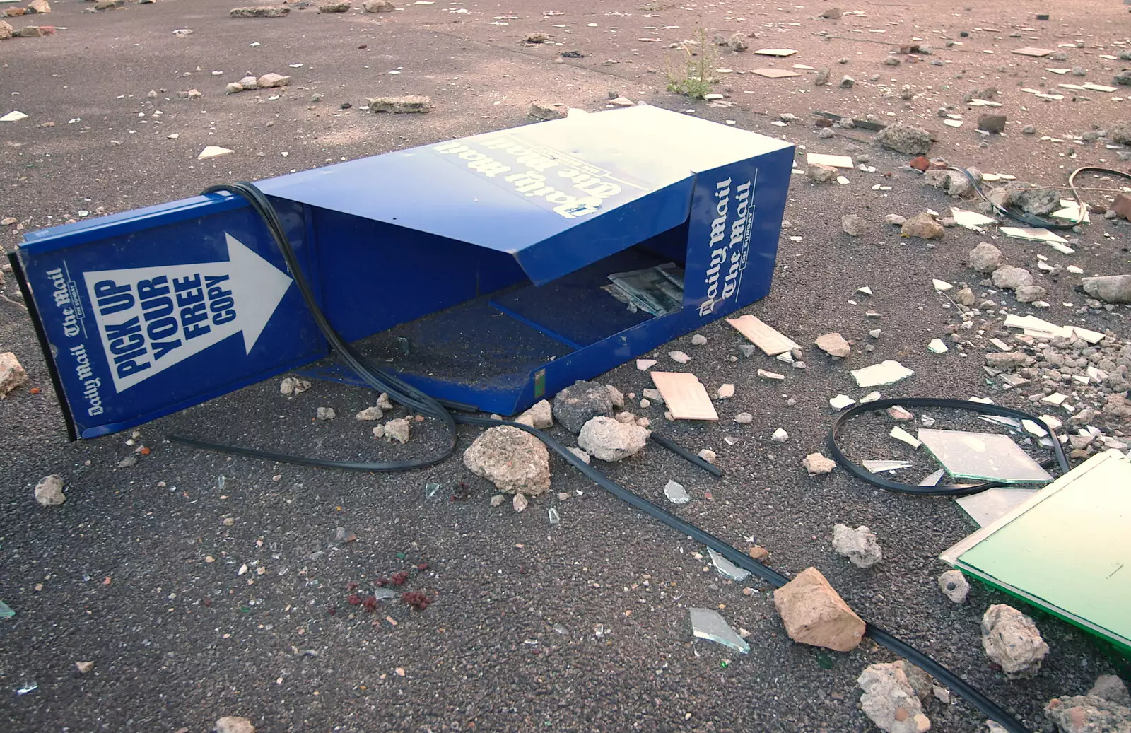 A wrecked Daily Fail newspaper box, from Dead Transport Artefacts: Abandoned Petrol Station and Little Chef, Kentford, Suffolk - 8th September 2005