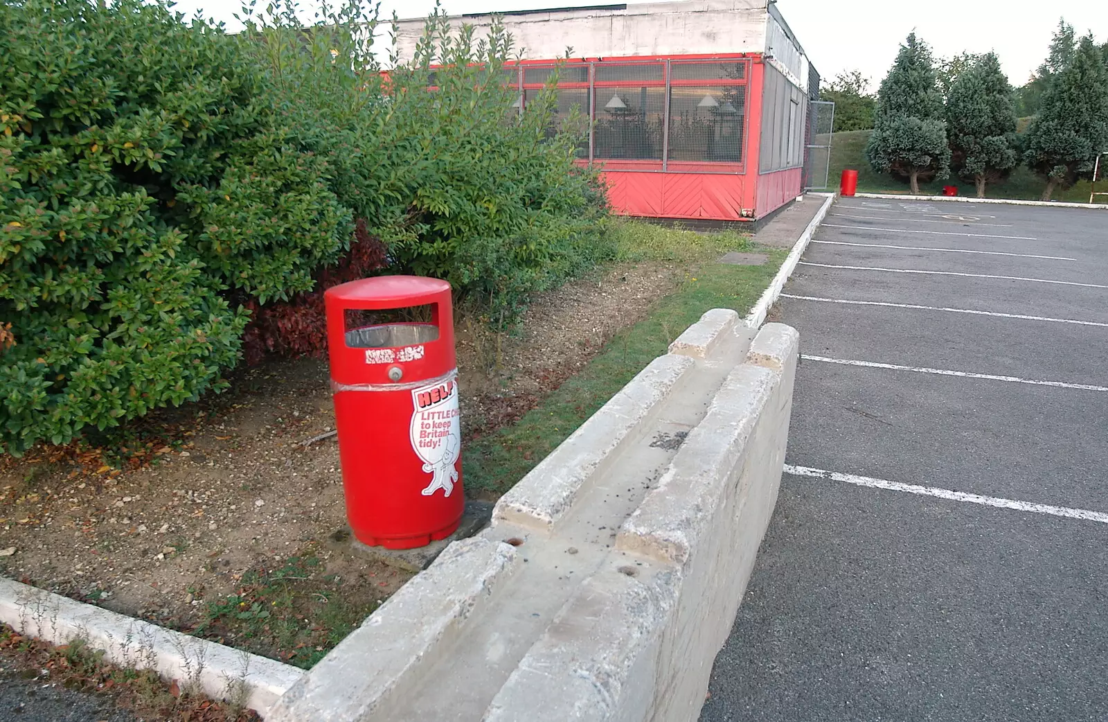 A Little Chef bin, from Dead Transport Artefacts: Abandoned Petrol Station and Little Chef, Kentford, Suffolk - 8th September 2005