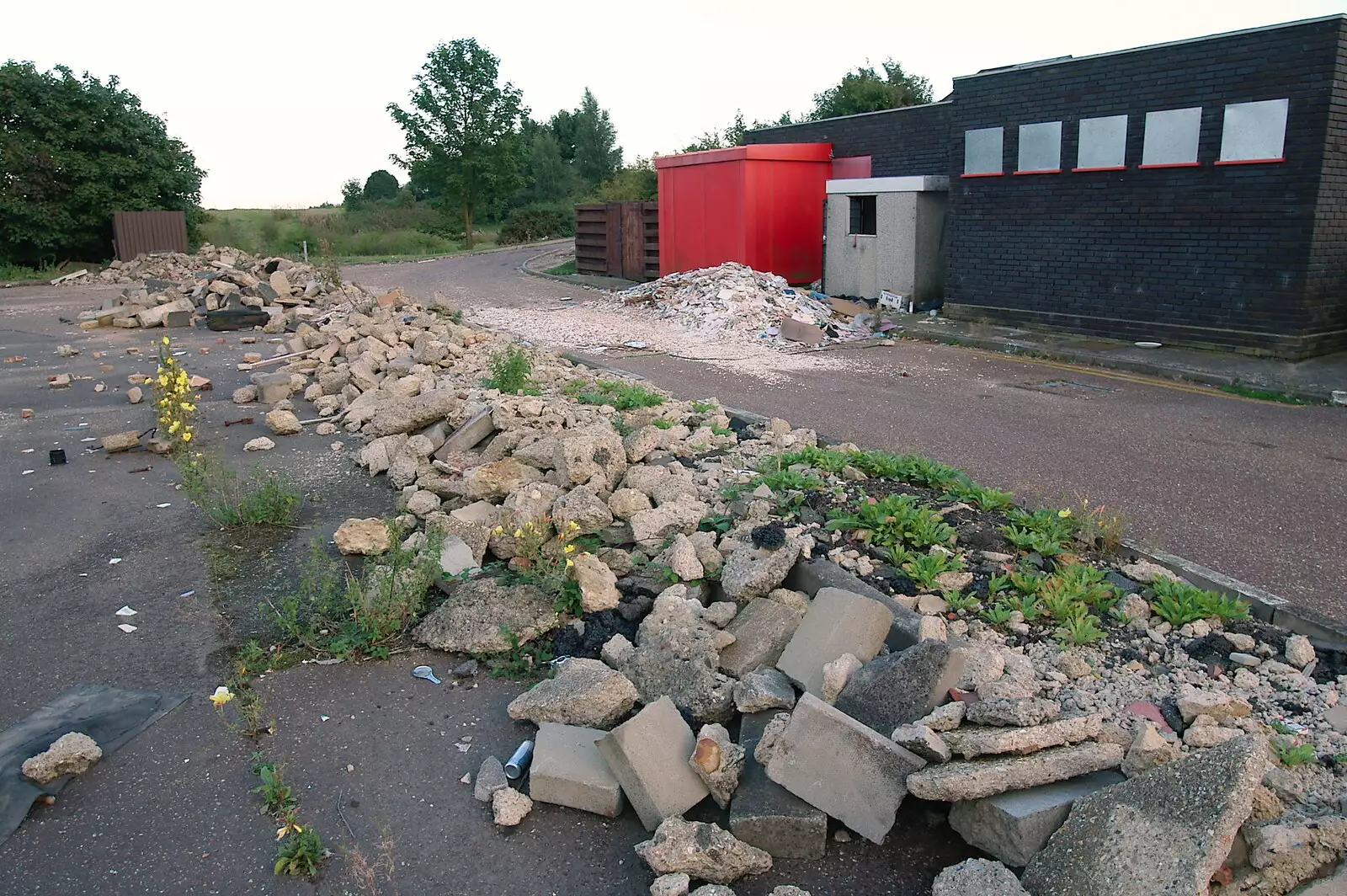 A pile of broken concrete, from Dead Transport Artefacts: Abandoned Petrol Station and Little Chef, Kentford, Suffolk - 8th September 2005