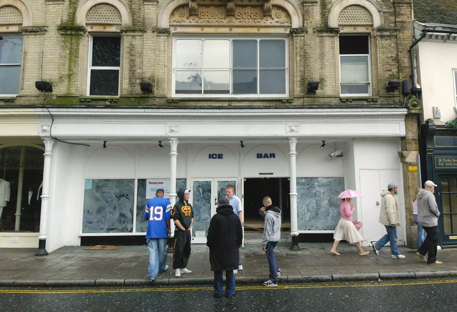 A bunch of lads outside the closed-down Ice Bar, from Cambridge Floods, Curry Night and an Ipswich Monsoon - 10th September 2005