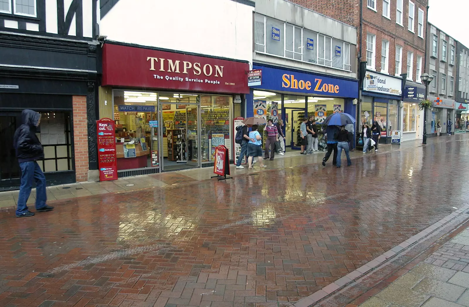 Wet cobbles on Westgate Street, from Cambridge Floods, Curry Night and an Ipswich Monsoon - 10th September 2005