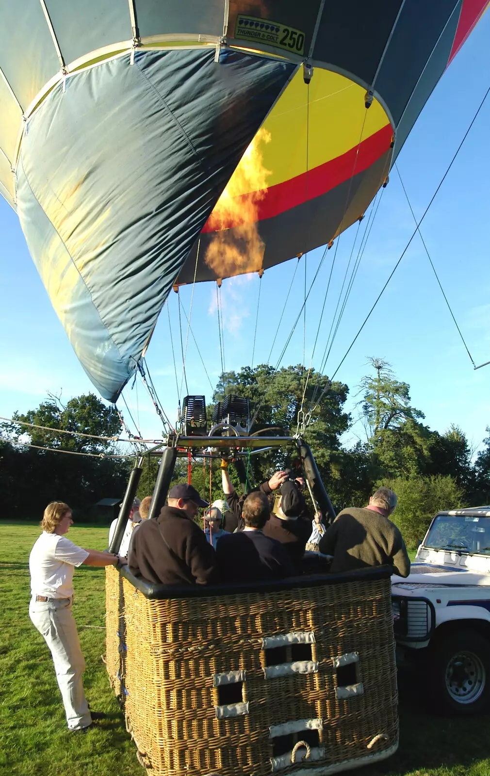 The passengers pile into the basket, from Cambridge Floods, Curry Night and an Ipswich Monsoon - 10th September 2005