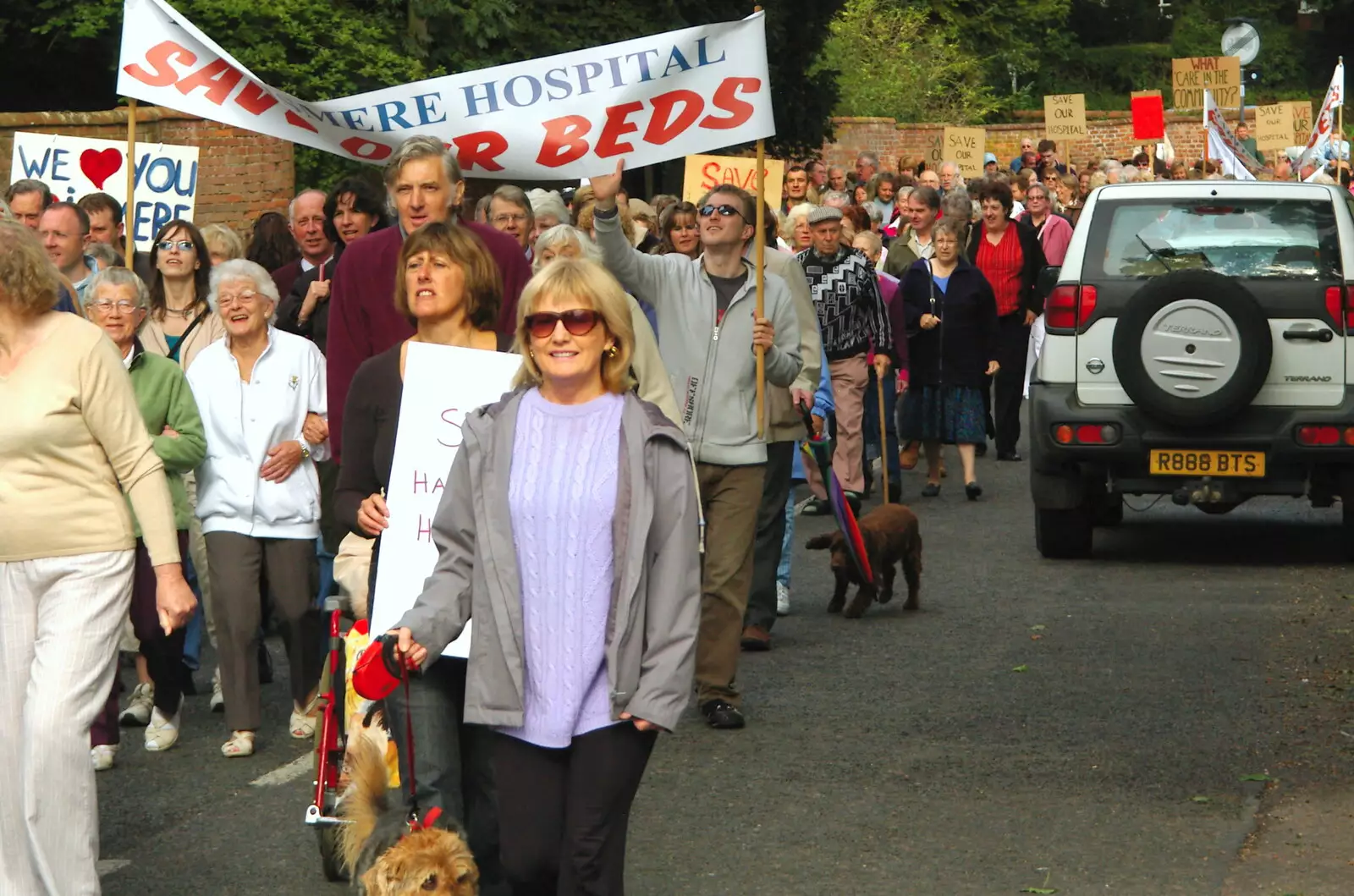 Streaming past the crinkle-crankle wall, from Save Hartismere: a Hospital Closure Protest, Eye, Suffolk - 17th September 2005