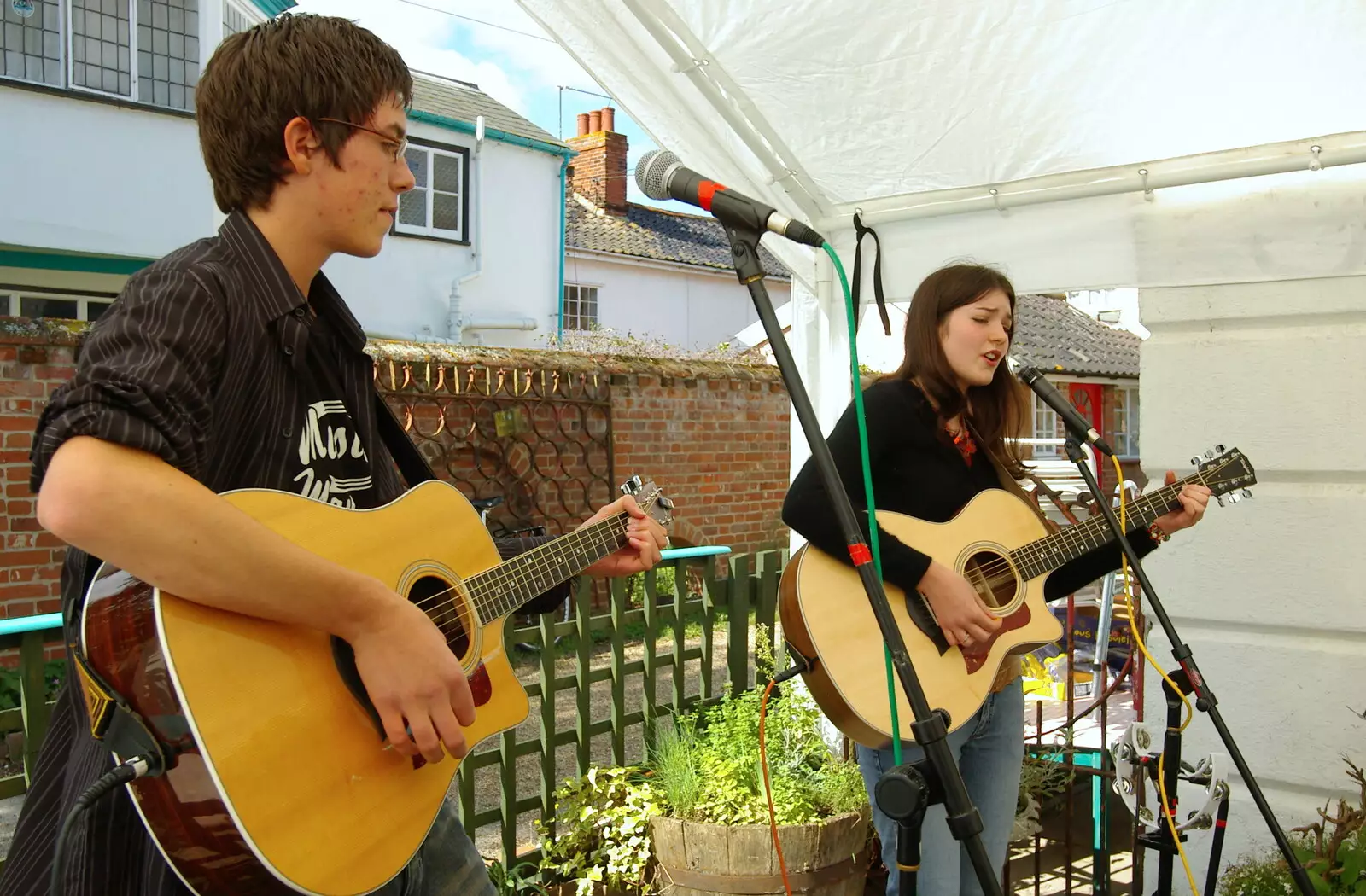 More singing, from Sam and Daisy at the Angel Café, Diss, Norfolk - 17th September 2005