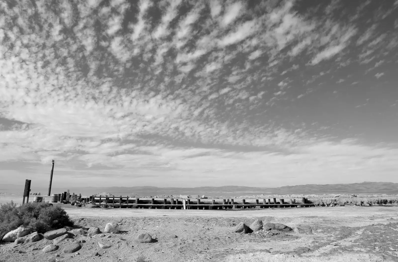 The pier in black and white, from California Desert 2: The Salton Sea and Anza-Borrego to Julian, California, US - 24th September 2005