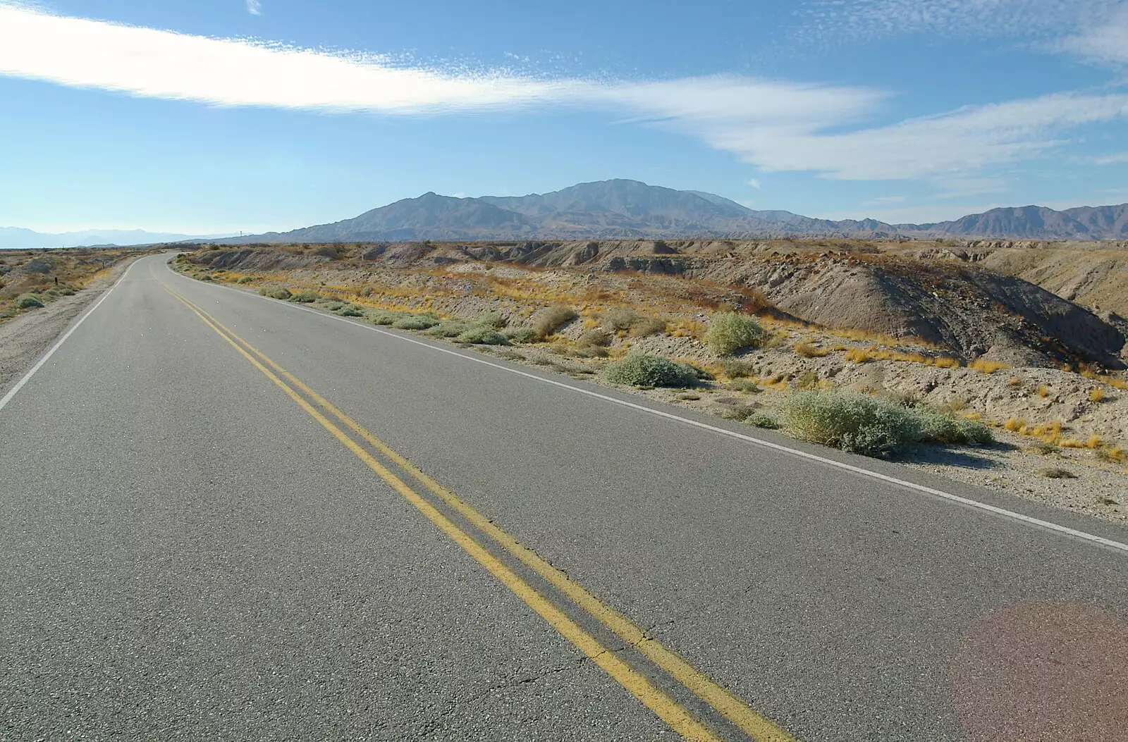 The desert road disappears off in to the mountains, from California Desert 2: The Salton Sea and Anza-Borrego to Julian, California, US - 24th September 2005