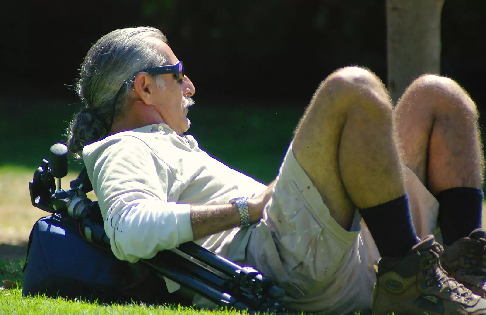 Another photographer takes a break and surveys the world, from Scenes and People of Balboa Park, San Diego, California - 25th September 2005