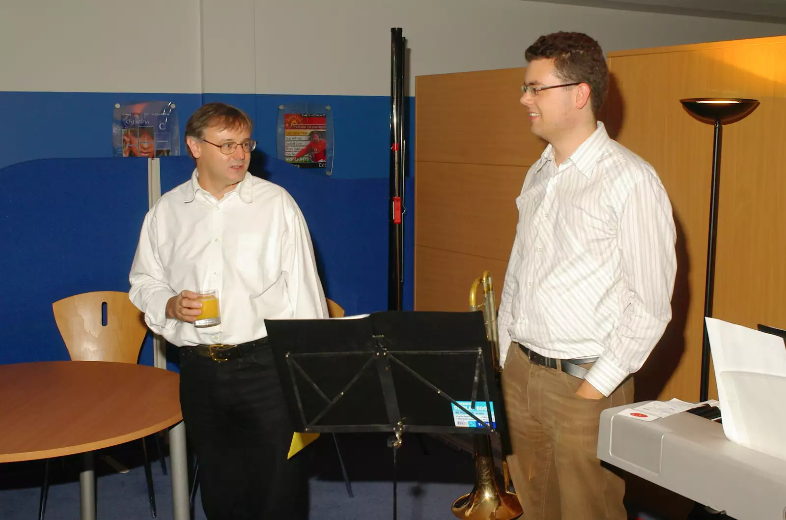 Dave Berry gives Dave Read a send-off speech, from Dave Read Leaves The Lab, Diss Publishing, The BBs and Murder, Diss and Cambridge - 7th October 2005