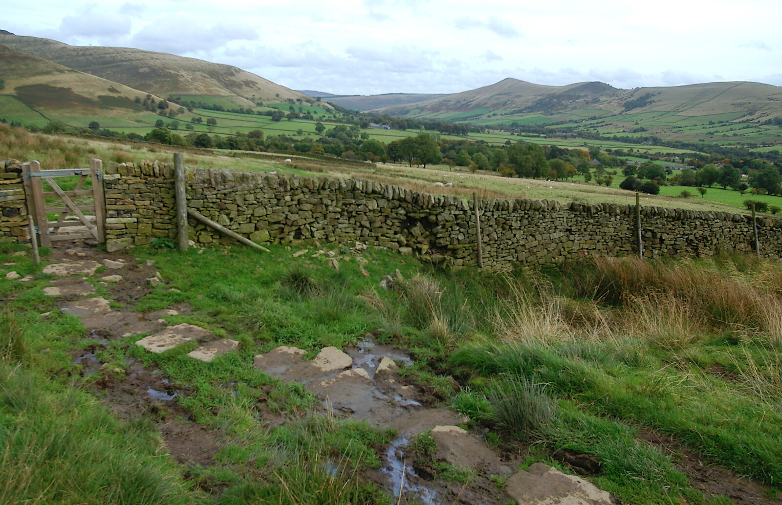 A dry-stone wall and a Pennine view from The Pennine Way: Lost on Kinder Scout, Derbyshire - 9th October 2005