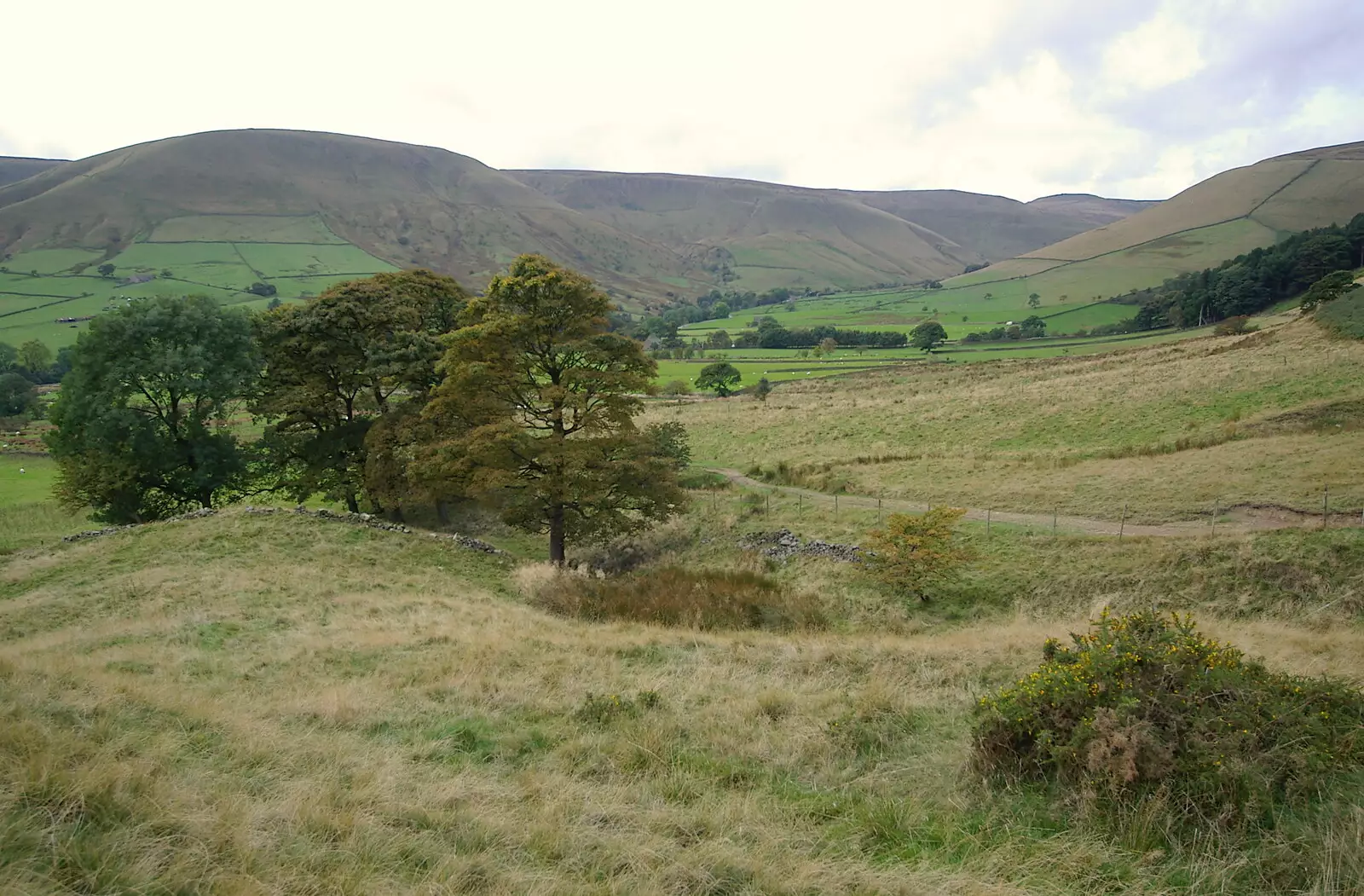 Valley near Broadlee-bank Tor, from The Pennine Way: Lost on Kinder Scout, Derbyshire - 9th October 2005