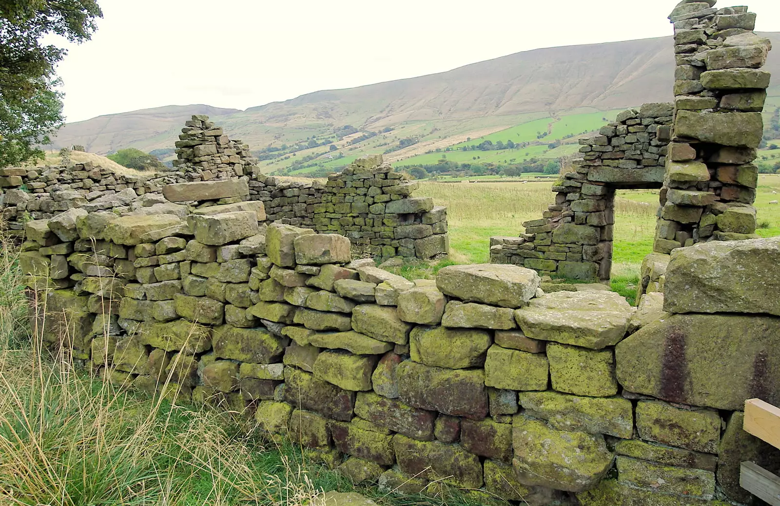 An abandoned shepherd's hut, from The Pennine Way: Lost on Kinder Scout, Derbyshire - 9th October 2005