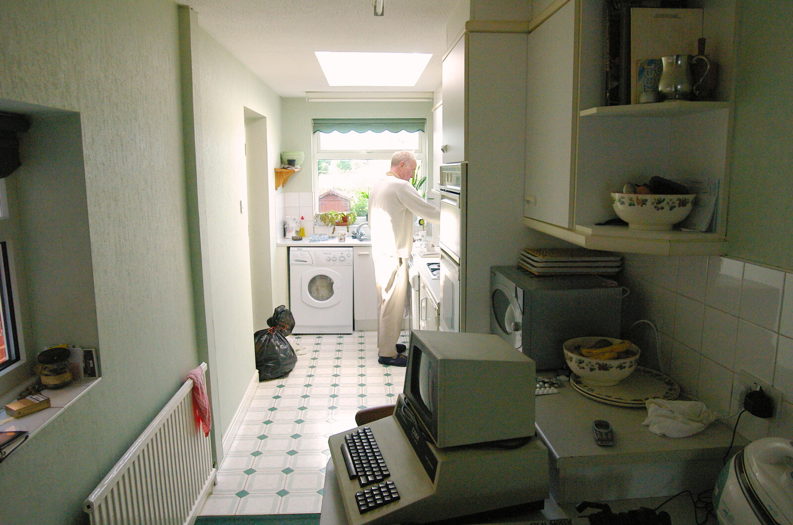 A Trip Around Macclesfield and Sandbach, Cheshire - 10th September 2005: A Commodore PET in the old man's kitchen