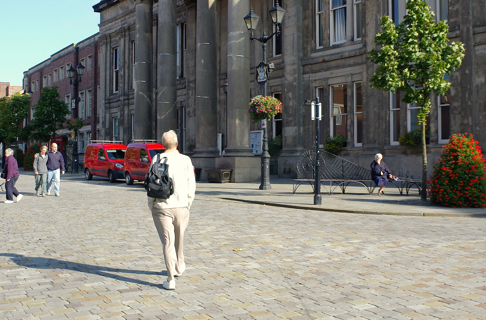 A Trip Around Macclesfield and Sandbach, Cheshire - 10th September 2005: The Old Chap heads off to the town hall